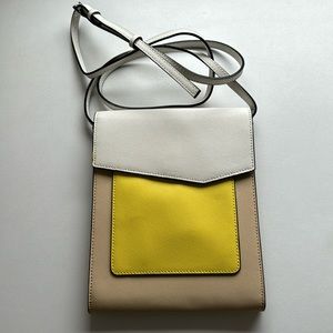 Botkier cross body purse. Pockets front and back on outside and two inside.